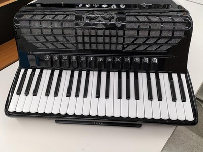 BUGARI 260CHC 120-Bass Piano Accordion 41-Key Cassotto with Case Made in Italy