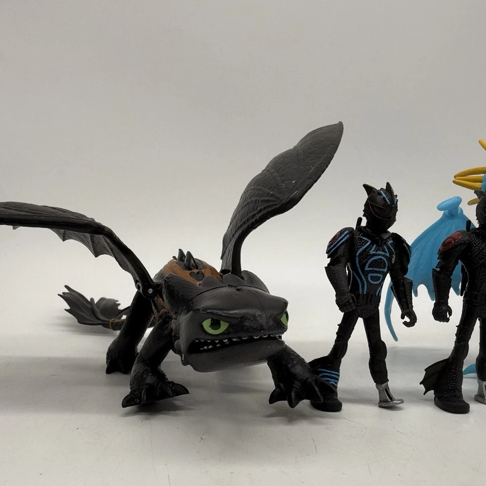 Lote de figuras Dreamworks Cómo entrenar a tu dragón sin dientes hipo mosca de la tormenta juguetes Foto 2 de 4