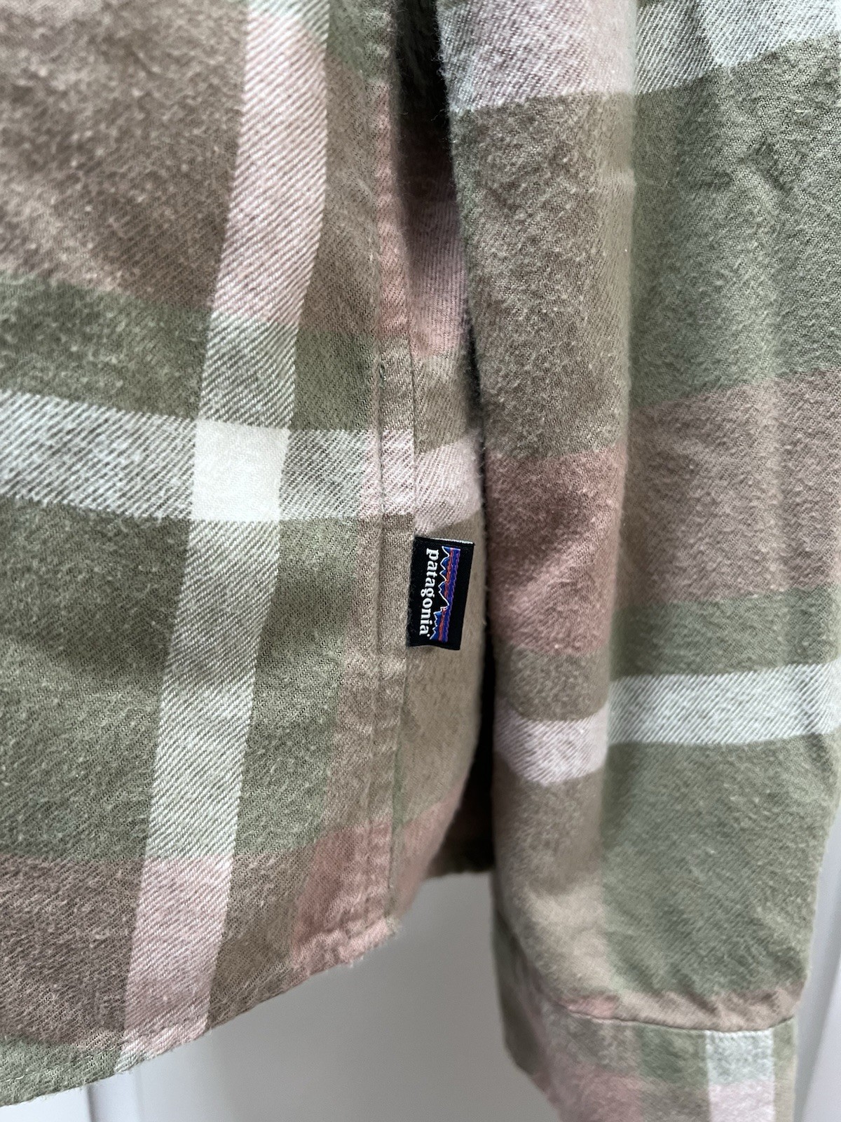 Patagonia Women's Long-Sleeved Organic Cotton Flannel Shirt Sz. M Moss Green thumbnail 4