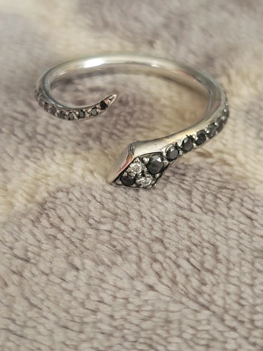 Ileana Makri Ring 2025 | www.urbag.ws