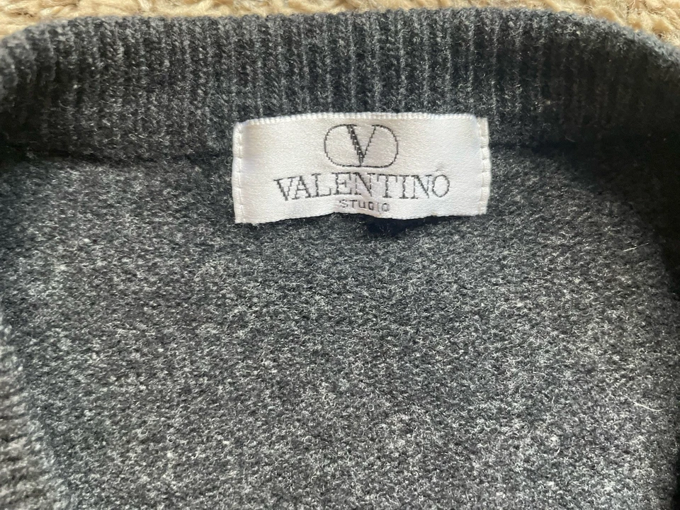 VALENTINO STUDIO MENS VIRGIN WOOL SWEATER MADE IN ITALY, GRAY V-NECK, SZ XXL - Image 3 of 4