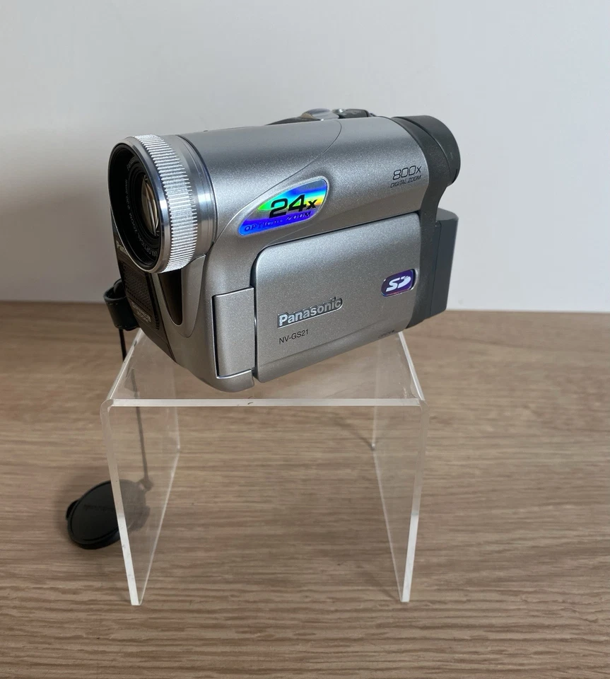 Panasonic NV-GS21 Handheld MiniDV Cassette Camcorder 800x Zoom with Charger - Image 2 of 4