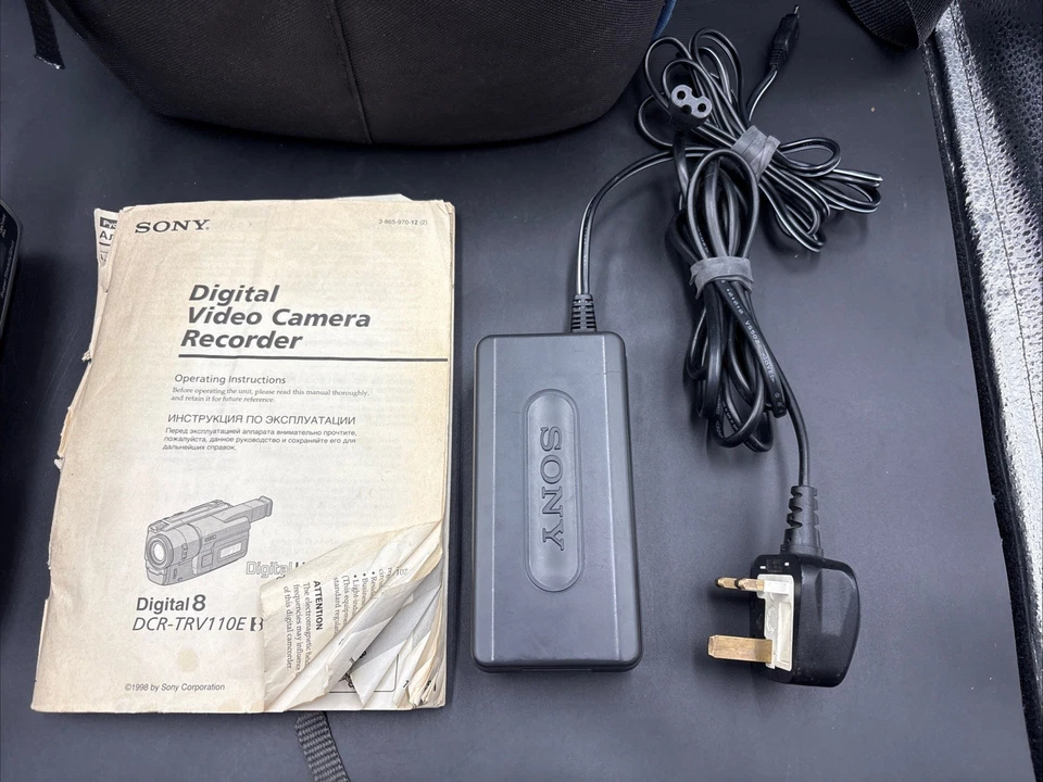SONY DCR-TRV110E CAMCORDER DIGITAL 8 / HI-8 / 8MM VIDEO-8 VIDEO CAMERA - Bundle - Image 4 of 4