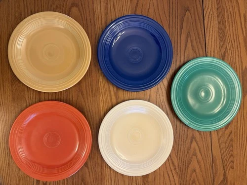 Vintage Fiestaware - Set of (5) 10" dinner plates in the original 5 colors
