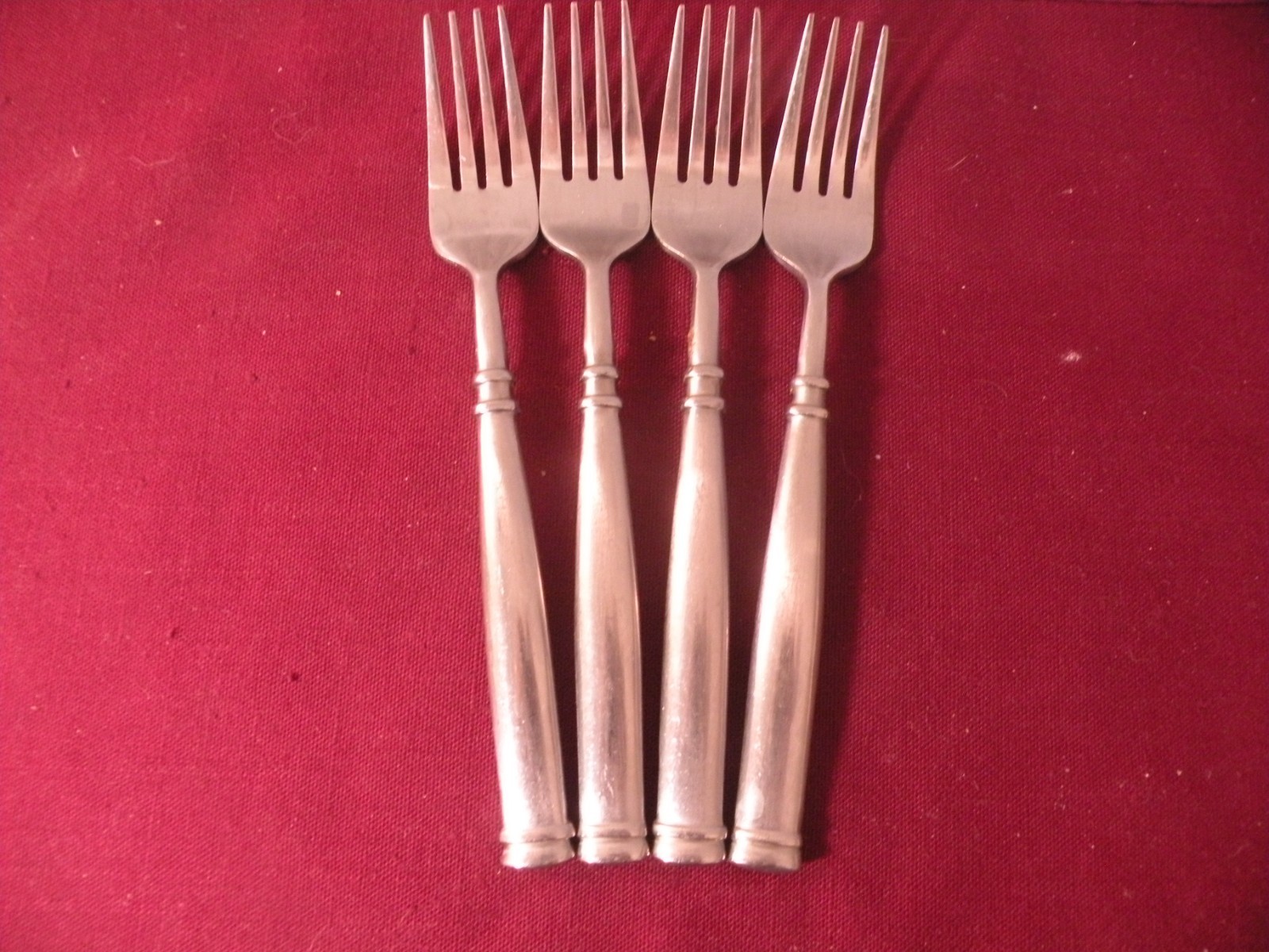 Hampton Avignon 1 Satin Stainless Flatware 6 3/4&rdquo;