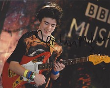 DECLAN MCKENNA BRITISH SINGER SIGNED AUTHENTIC 8X10 PHOTO C COA BRAZIL ISOMBARD