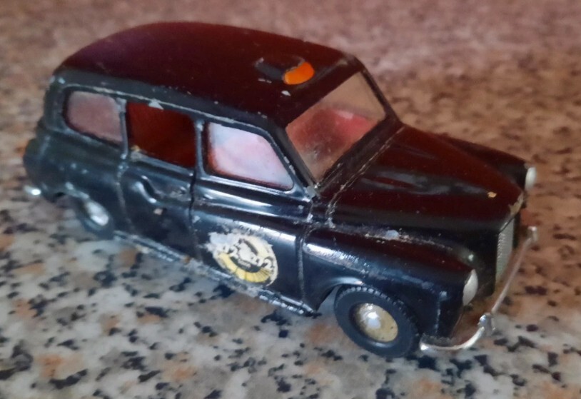 Corgi 425, London taxi - Free Price Guide & Review