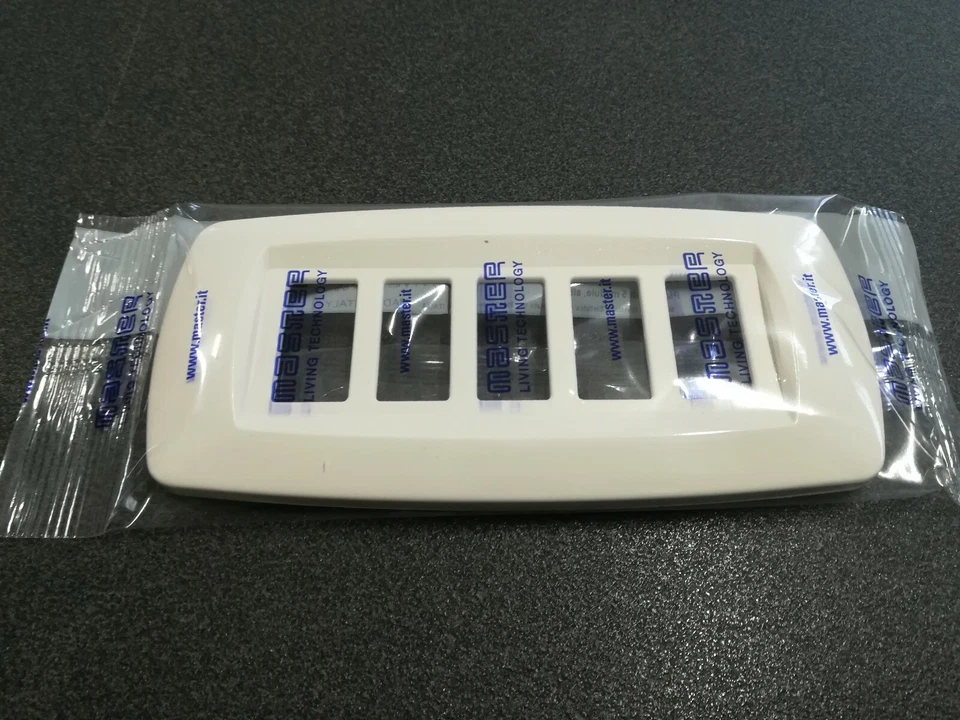 PLACCHE BIANCA 5 FORI PER BTICINO MAGIC , MASTER Modì MD105