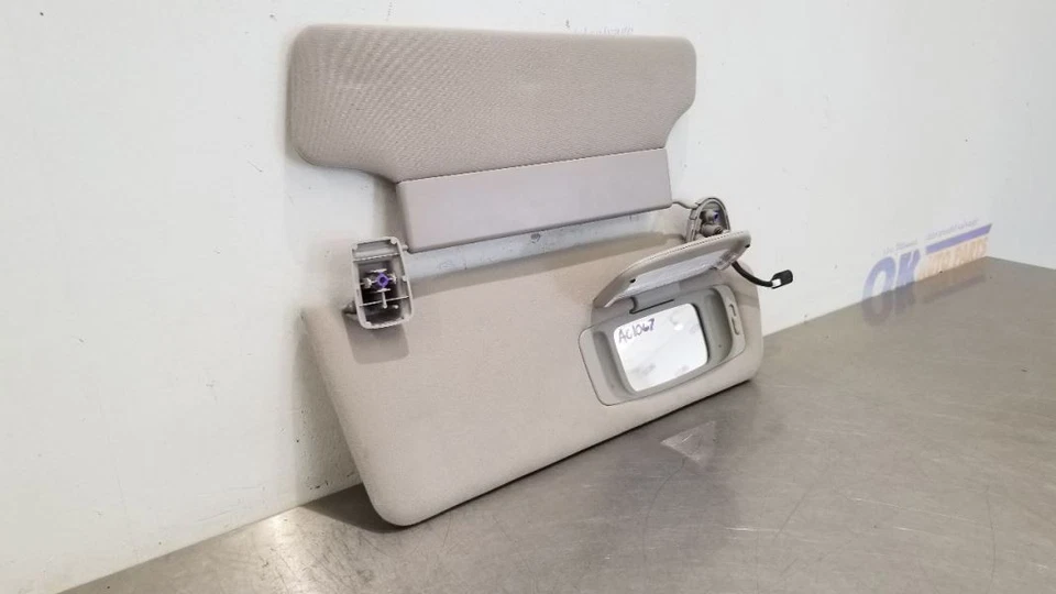 TOYOTA SEQUOIA 18 PARASOL PASAJERO DERECHO GRIS ILUMINADO Foto 4 de 4