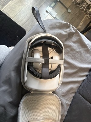 Meta Quest 2 White Plastic Standalone VR Headset with Carrying Case Included