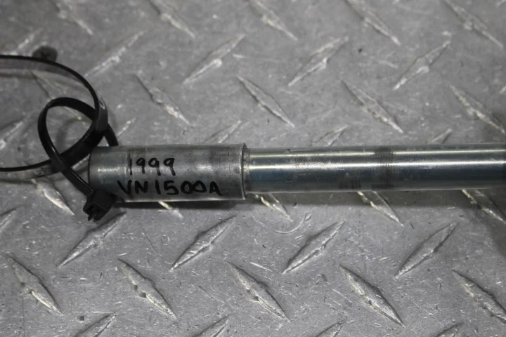 Kawasaki Vulcan 1500 VN1500A 1999 llanta delantera eje pivote perno Foto 3 de 4