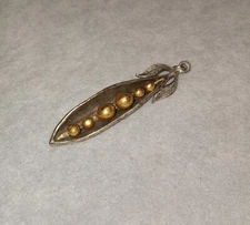 Peas In A Pod Peapod Pendant Gold Tone And Silver Tone 2.5" Long