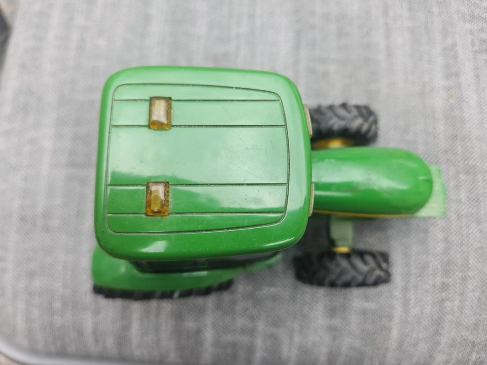 Juguete agrícola ERTL John Deere escala 1/32 tracción multifunción con tractor Sound Gard fundido a presión y plástico Foto 2 de 4
