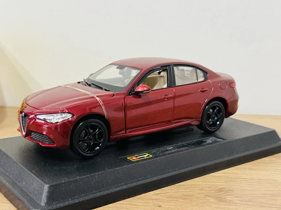 ALFA ROMEO GIULIA 1/24 unico esemplare con UPGRADE 🚗💨 - Immagine 2 di 4