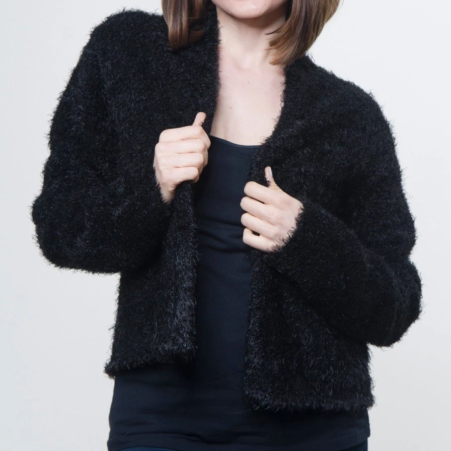 New August Silk Women's Black Large Short Feathered Solid Knit Coat Jacket Crop - Imagem 4 de 4