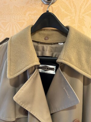 London Fog brand new (with tags) classic men's tan trench coat. 40