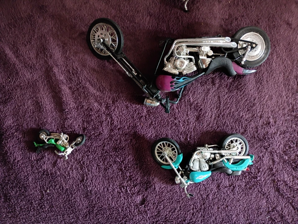 Maisto West Coast Choppers Diecast Motorcycles Harley Davidson Jesse James Lot - Image 4 of 4