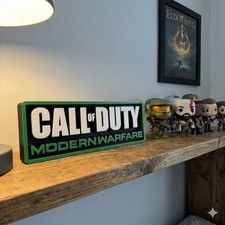 Call of Duty Modern Warfare Insegna Logo 3D Stampata PLA 27x7cm Gamer Decor