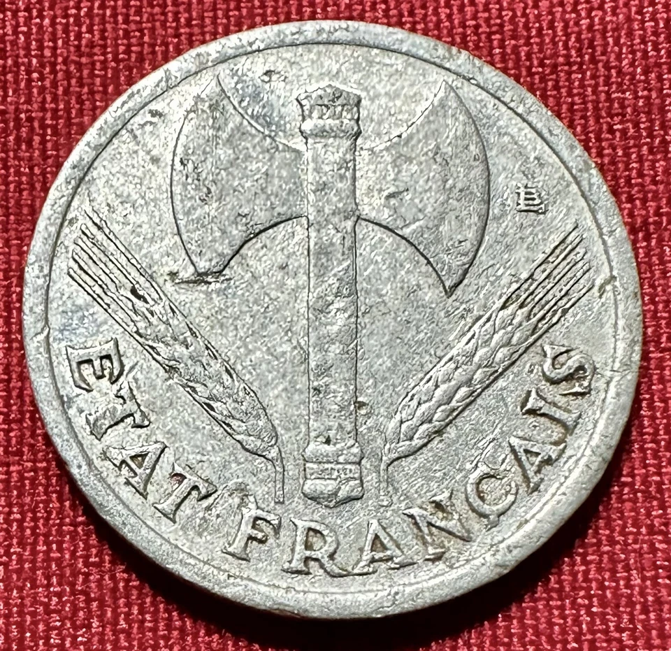 1942 France 50 Centimes - Heavy - Bears The Cross & Star In The Points KM#914.1 - Image 2 of 4