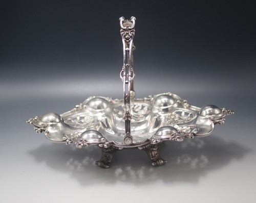 REED AND BARTON ANTIQUE RETICULATED 14" CAKE BRIDAL BASKET SILVERPLATE REPOUSSE - Picture 5 of 8