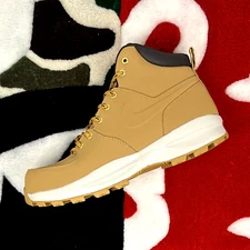 Size 9 - Nike Manoa Haystack *LIGHTLY WORN*