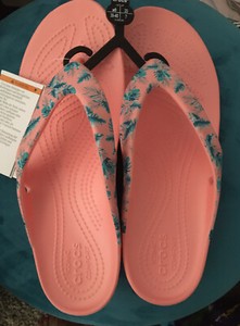 crocs peach