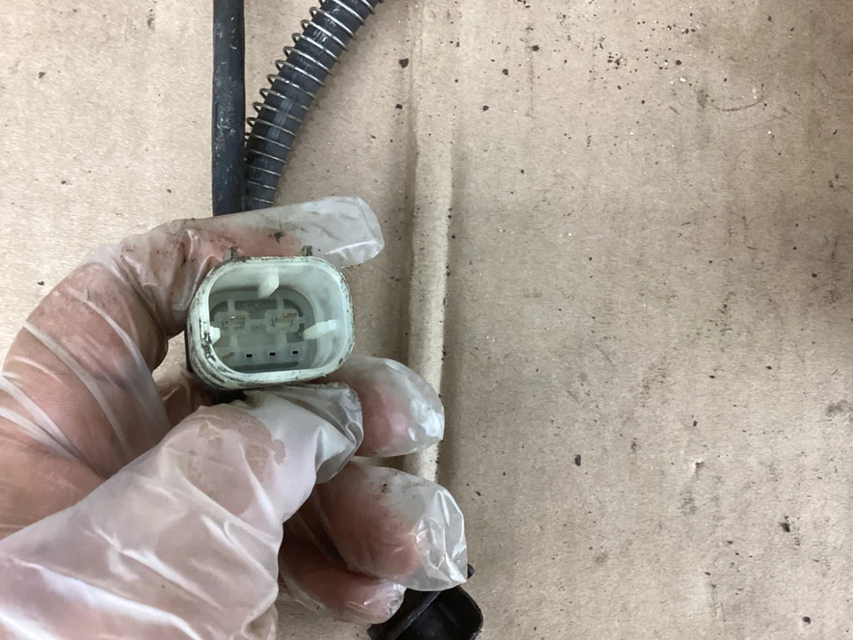 2013-2016 Mercedes Benz GL450 Disc Brake Caliper Holder OEM - Image 4 of 4