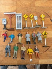 Train Layout Accessories - 18 piece lot of people ,Signs and others