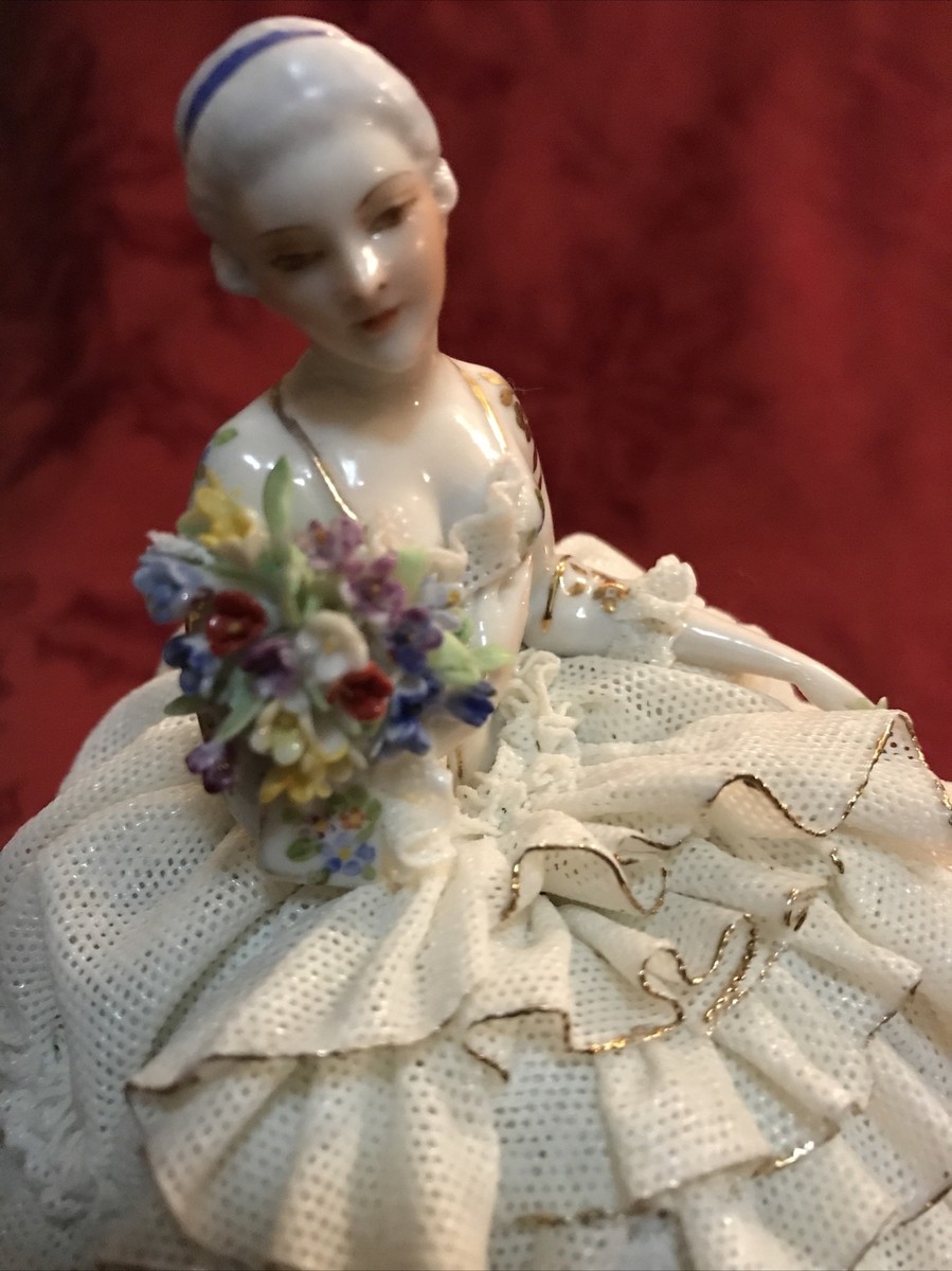 Luigi Fabris Porcelain Lace Capodimonte Figurine Lady With Bouquet