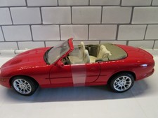 Jaguar XKR Cabriolet rouge 3/4 avant droit travelling / Jaguar / Photos GT / Les plus belles