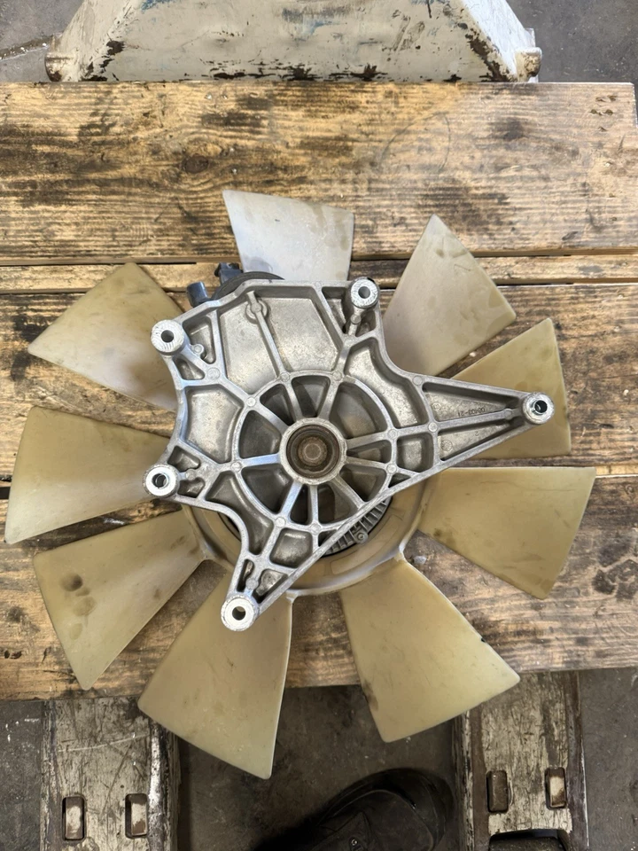 Ventilador de refrigeración del radiador 11-12 Ford F250 F350 6,7 L turbo diésel con embrague y soporte Foto 3 de 4