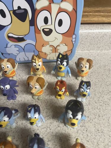 Disney BLUEY figures Lot of 27 Travel Case Friends - Picture 6 of 7
