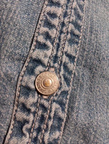 Vtg Levis Boys 7x Chambray Red Tab Shirt Metal Button Front Blue Cotton Denim - Picture 9 of 9