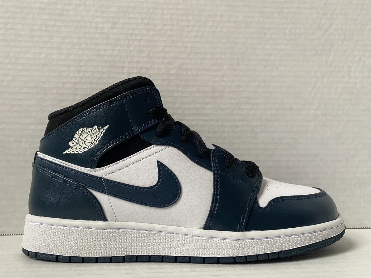 Navy blue top white jordans