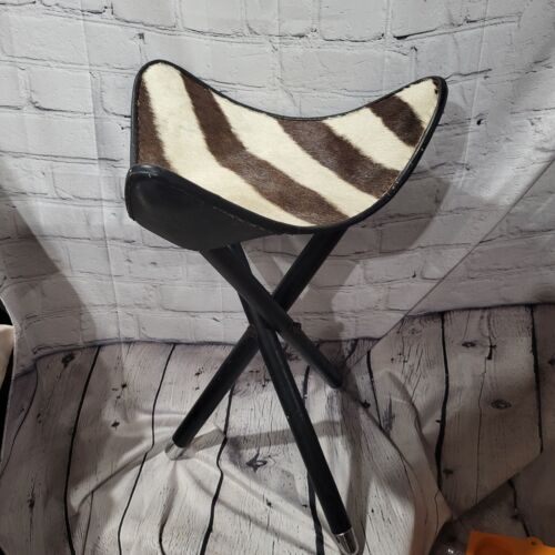 Vintage Zebra Tri leg Hunting Stool. Collapsible black wood rods brass cleats - Picture 3 of 9