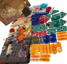 Lot Of Electronic Snap Circuits SC Sets Manua...