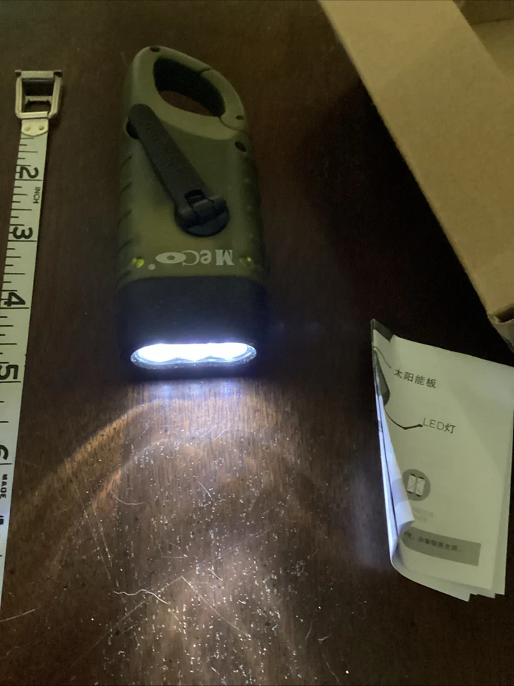 Linterna LED Meco manivela o solar nueva en caja verde Foto 3 de 4
