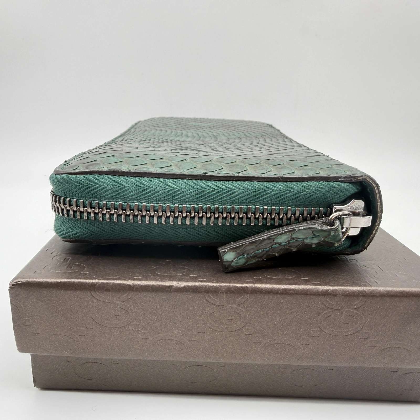 Gucci Python Green Leather Unisex Long Wallet Used - image 6
