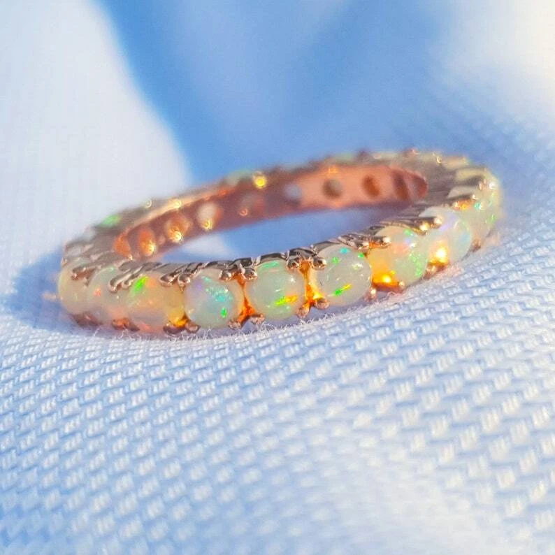 Anillo de eternidad de ópalo de fuego de 2,00-4,99 quilates enchapado en oro rosa de ley 925 Foto 3 de 4