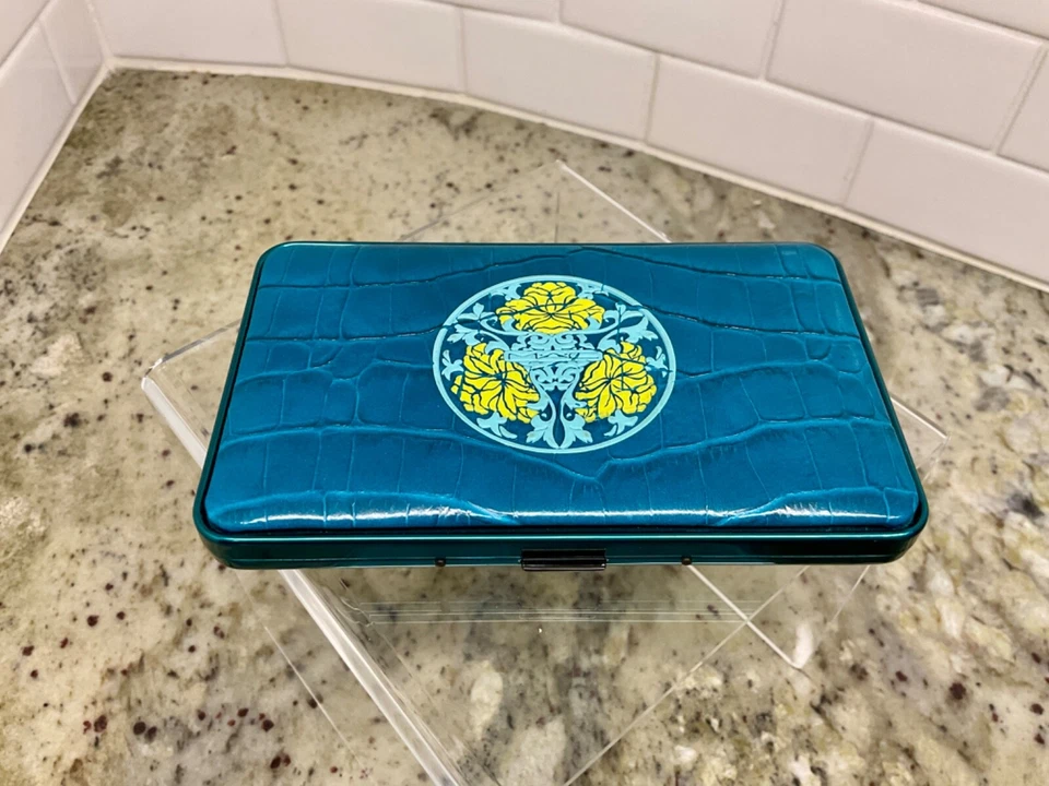 MAC LUXURIES : 7 FACE Palette Limited Edition NIB RARE - Image 2 of 4