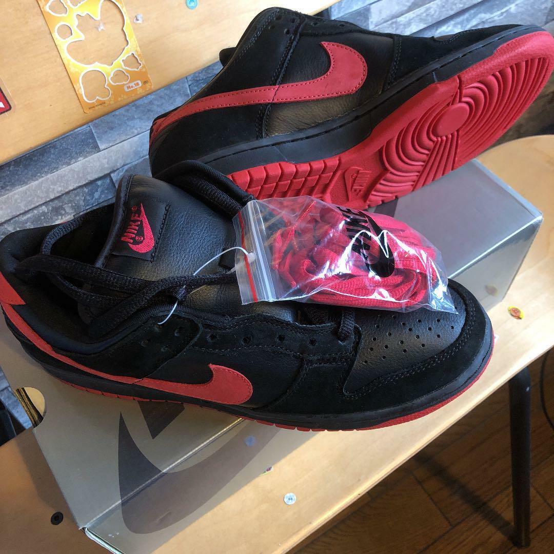 NIKE DUNK LOW PRO SB SNEAKERS US 9 BLACK/RED NEVER USED From NIKE DUNK LOW PRO SB SNEAKERS US 9 BLACK/RED NEVER USED From