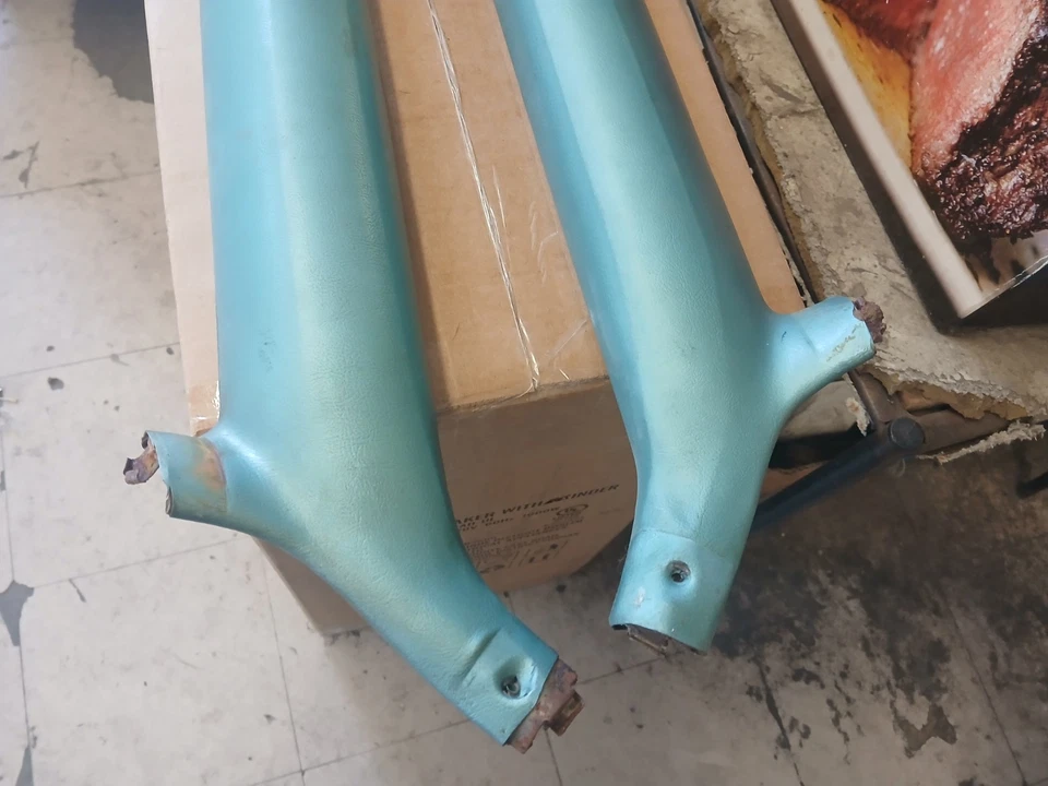 Ford Thunderbird 1968 usado interior un pilar molduras izquierda y derecha par Foto 4 de 4