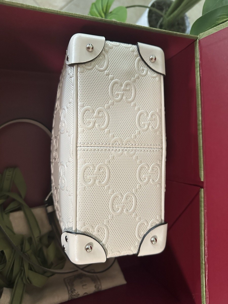 【GUCCI】GG Embossing Logo Square Shoulder Bag Crop GG Emblem large shoulder bag in beige and dark brown fabric