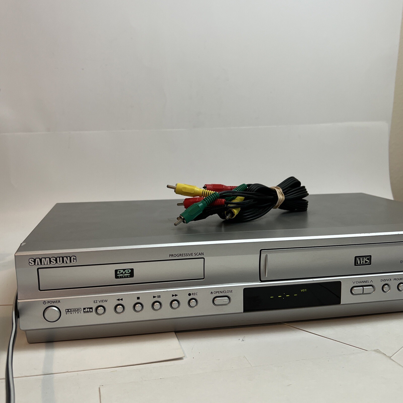 Samsung DVD VCR Combo Player VHS Video Cassette Recorder DVD V4600
