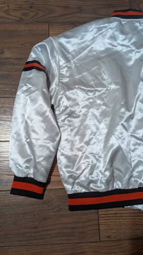 Chaqueta de miembro de boleto de temporada Cleveland Browns grande blanca plateada satinada 1946 - Imagen 10 de 12