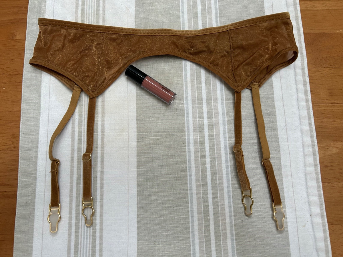 NEW SKIMS Glissenette Garter Belt Small Sheer Mesh Adjustable Gold Hardware $44 NEW SKIMS Glissenette Garter Belt Small Sheer Mesh Adjustable Gold Hardware $44