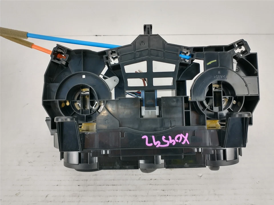 Unidad de control de temperatura HVAC Toyota Yaris iA 17 18 OEM Foto 3 de 4