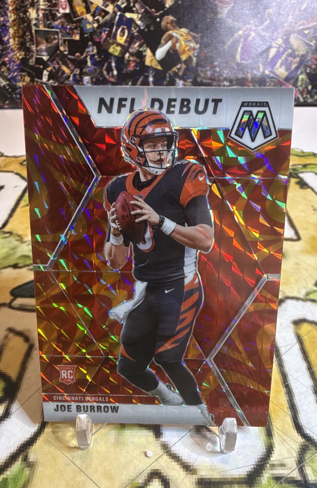 2020 Panini Mosaic - NFL Debut Joe Burrow #261 Mosaic Reactive Orange Prizm (RC)