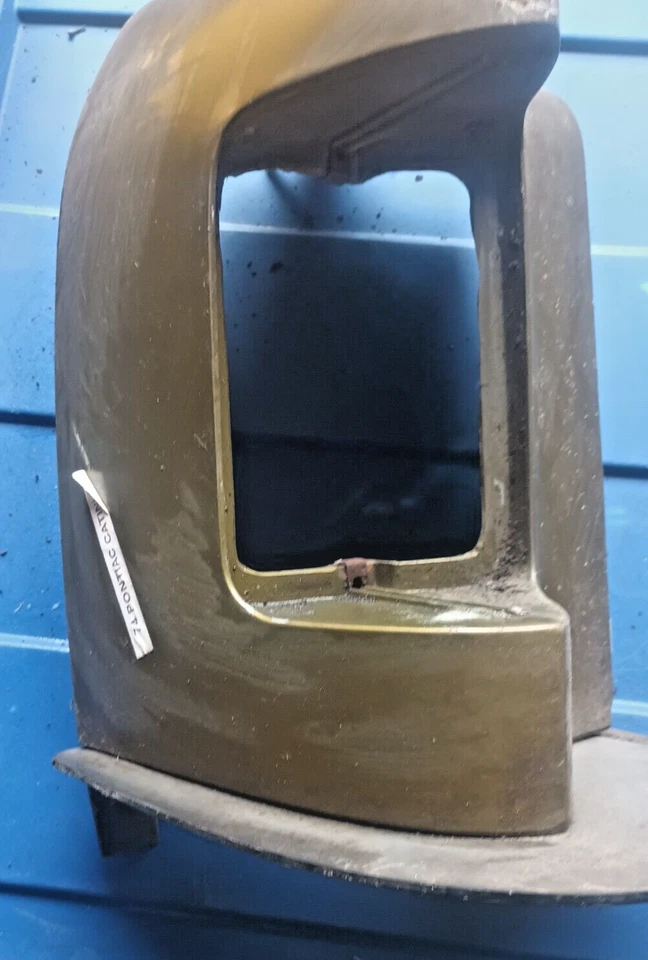 Extensión guardabarros delantero derecho GM 1972 Pontiac LOC-144SW Foto 3 de 4