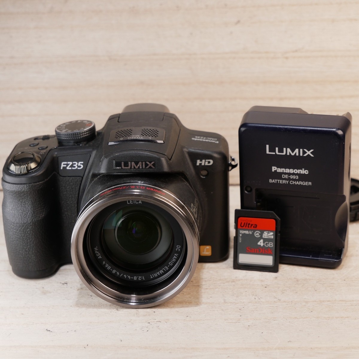 Panasonic デジタルカメラ LUMIX ルミックス DMC-FZ35 Panasonic LUMIX DMC-FZ35 12.1MP Digital Camera - Black for